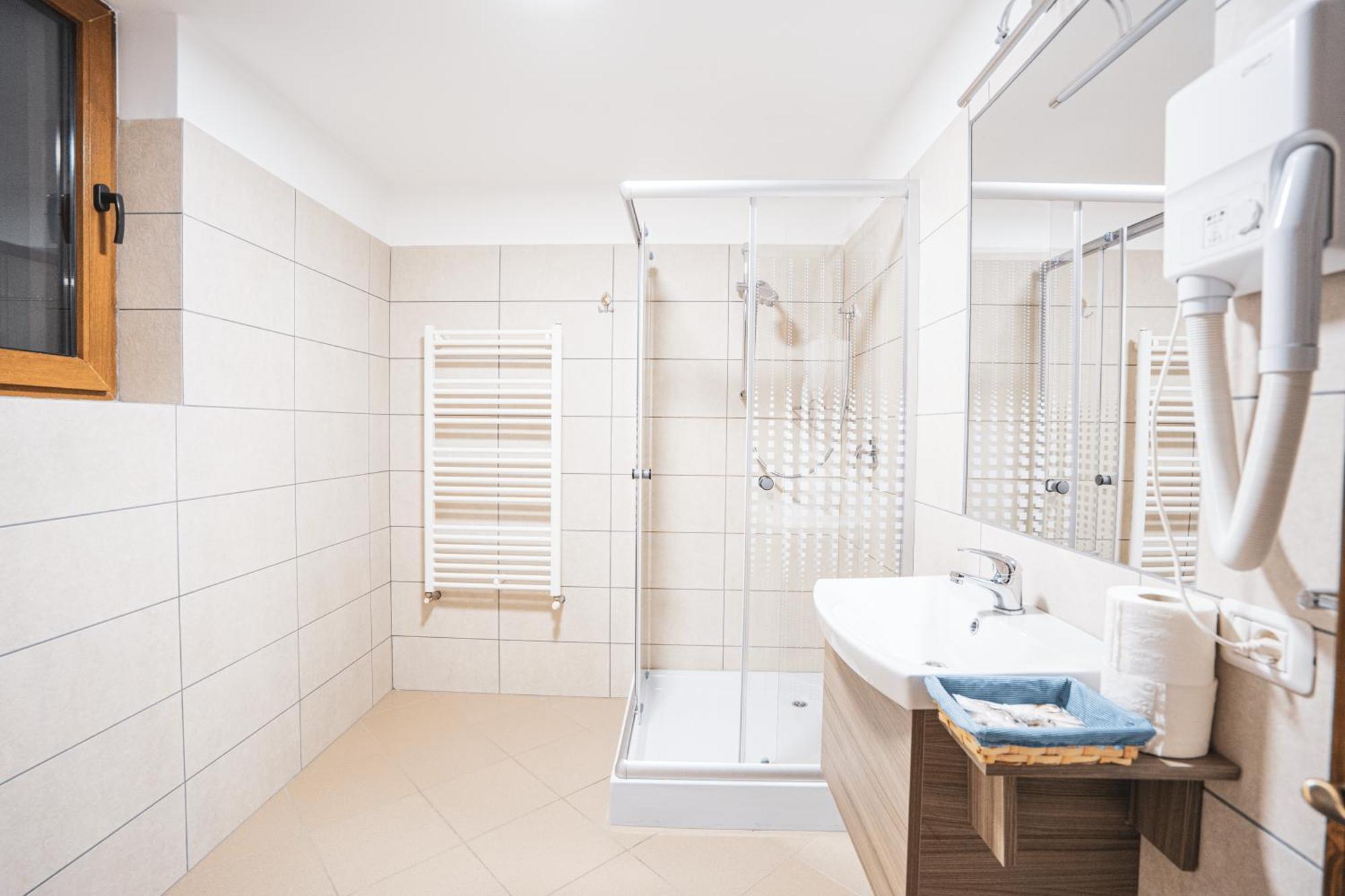 Hotel Rabbit Bran Moieciu de Jos Luaran gambar